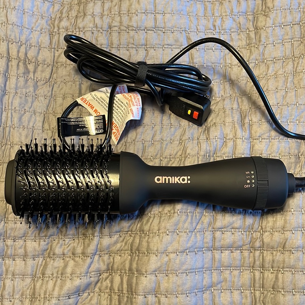 Amika blow dryer brush 2.0